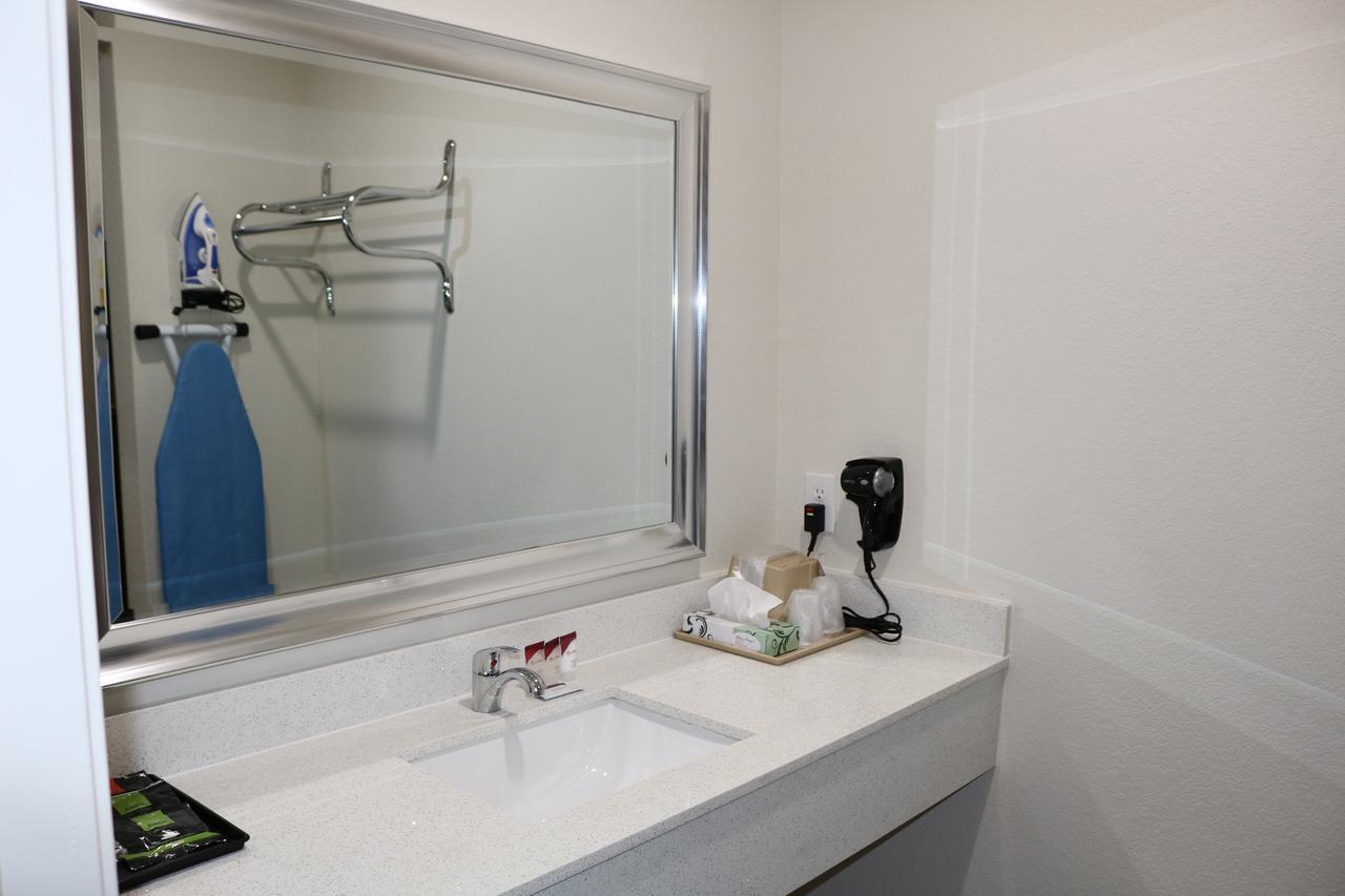 האמבל Scottish Inn & Suites - Iah Airport מראה חיצוני תמונה