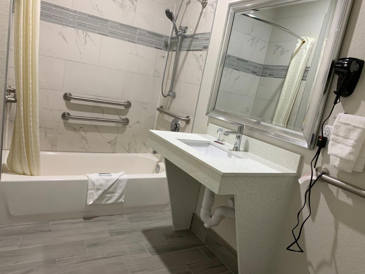 האמבל Scottish Inn & Suites - Iah Airport מראה חיצוני תמונה